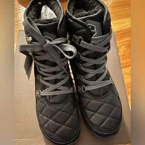 New in box KHOMBU *Serina* Black Faux Fur Quilted Women Boots - Size 7